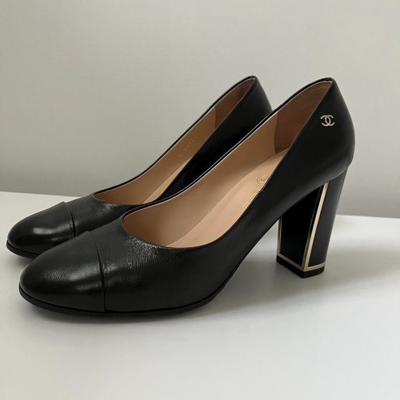 CHANEL Cap-Toe Black Leather Pumps - Picture 3 of 13